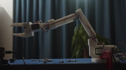 Robotic Arm Moving in a Workshop Setting