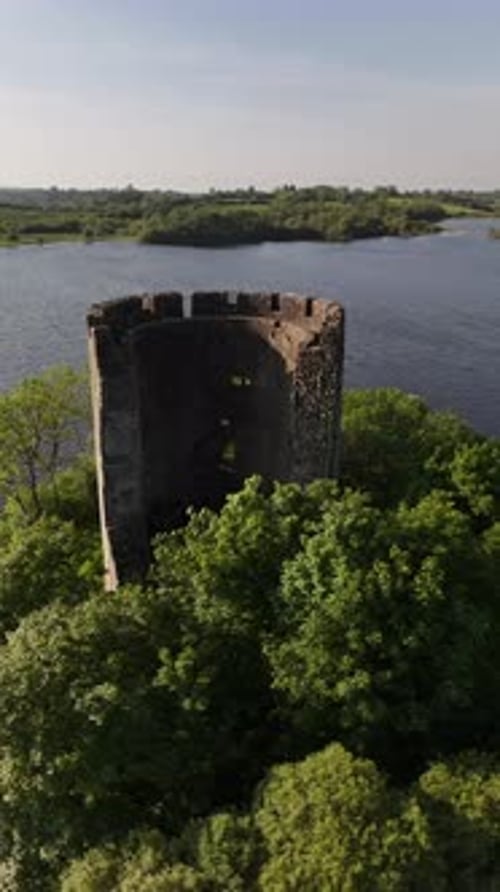 Comté de Cavan, château de Clough construit sur un Crannog, 13e siècle, Irlande