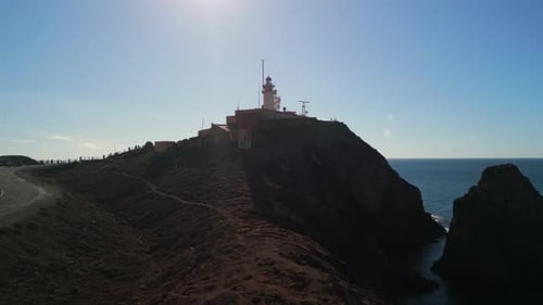 Luftaufnahme eines Leuchtturms am Mittelmeer in Spanien