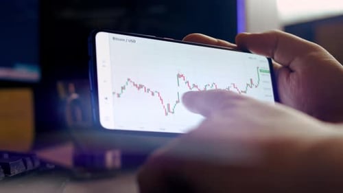Gráfico de preços de criptomoedas Bitcoin na tela do celular Preço futuro da criptomoeda