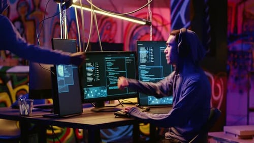 Des pirates informatiques écrivent un Code d'usurpation de localisation