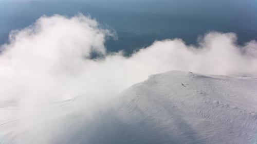 Mount Adams, Washington, alrededor de 2019. Toma aérea del monte Adams. Filmado desde un helicóptero con Cinefle
...