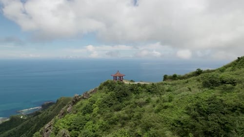 Foto aérea da montanha Teapot na cidade de Nova Taipei, Taiwan, com a bela costa do Pacífico em