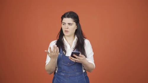The woman who can't use the app on the phone.