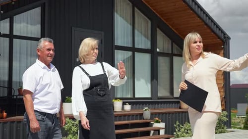 Clientes potenciales que hacen preguntas sobre Summer House