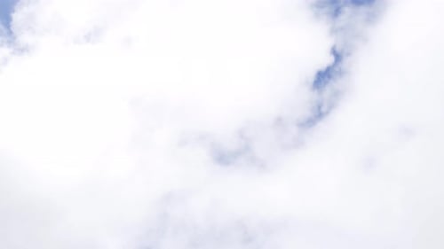 nuages blancs dans un ciel clair