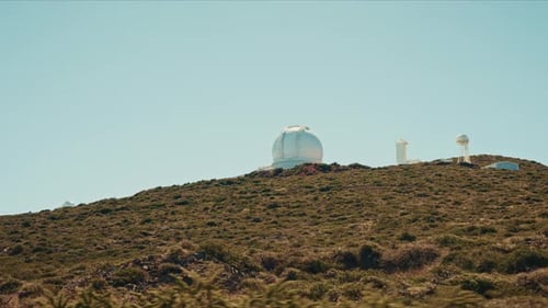 Panoramablick auf das Observatorium Roque De Los Muchachos über den Wolken auf La Palma, Kanarische Insel