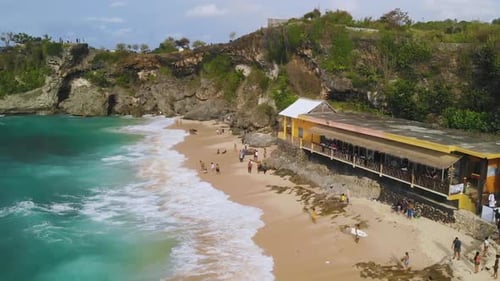 Luftaufnahmen des tropischen Balangan-Strandes auf Bali, Indonesien