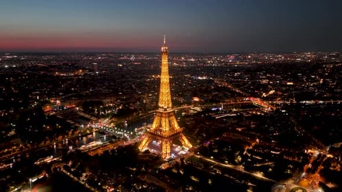 Noite no horizonte de Paris em Paris Ile De France, na França.