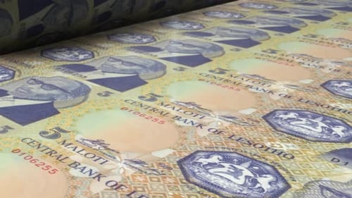 5 billets de loti du Lesotho sur machine à imprimer