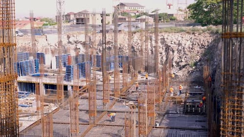 Hochbauarbeiten. Arbeiter auf der Baustelle.