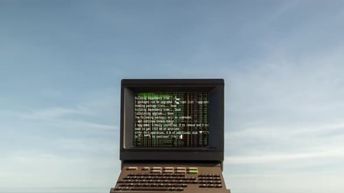 Computer mit Daten und Code auf dem Bildschirm