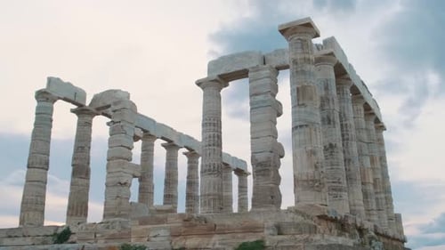 Temple de Poséidon sur le cap Sounion au coucher du soleil Attique Grèce Architecture grecque antique Ruines de