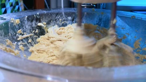 Making cakes at home