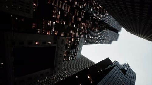Vídeo vertical de la arquitectura urbana moderna