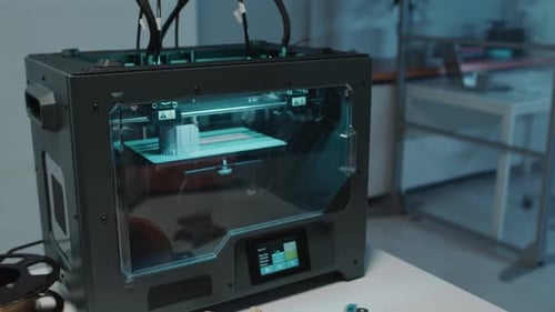 Laboratoire de haute technologie avec machine d'impression 3D créant des prothèses
