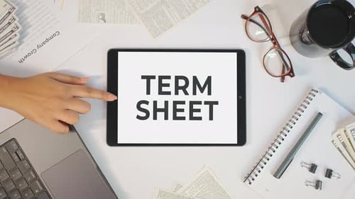 TERMSHEET AUF EINEM TABLET-BILDSCHIRM ANZEIGEN