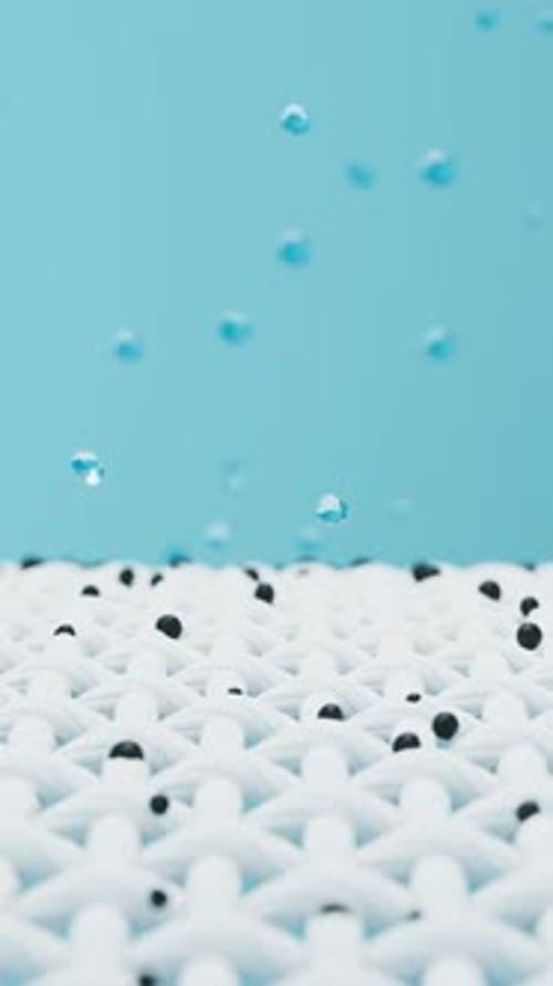Las gotas de agua caen sobre una tela blanca con suciedad y limpian la suciedad de la ropa, concepto de lavado en 3D