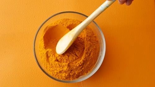 Spoon Pick Turmeric Root Powder