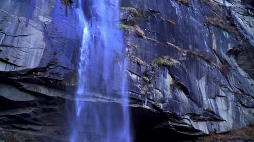 The breathtaking and beautiful waterfall situated in Manali
