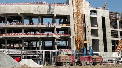 Timelapse de la maquinaria que opera en el sitio de construcción