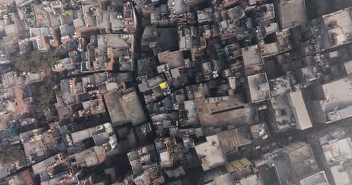 Luftaufnahme der Stadtlandschaft mit Dächern, Indien.