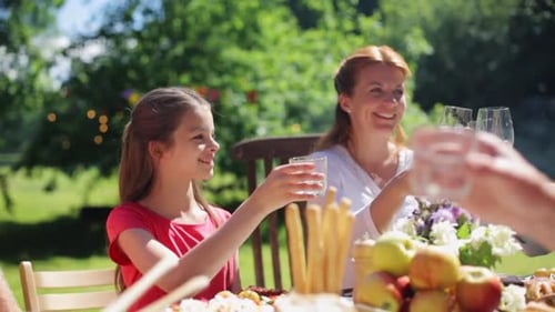 Feliz celebração da festa de verão em família