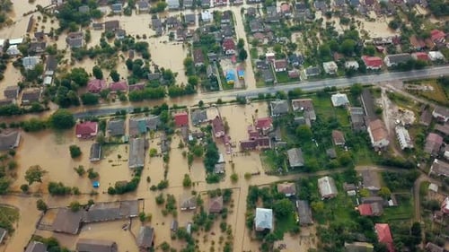 Flood City: Drone aéreo, estrada inundada