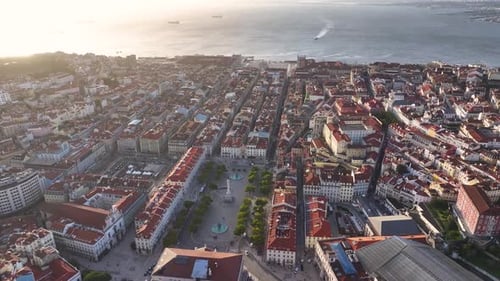 Erkunden Sie das pulsierende Lissabon mit herrlichem Blick auf historische Architektur und Wasser