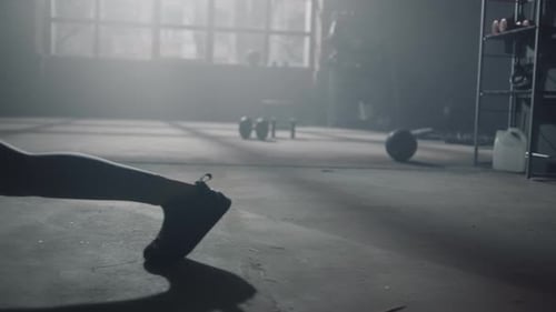 Dolly Powerful Woman Doing Running Plank Exercise in Fitness Gym. Fitness