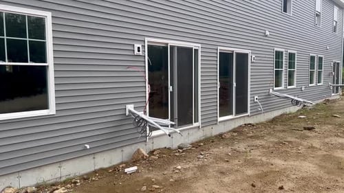 Canteiro
de obras de um novo empreendimento habitacional. Lado dos condomínios