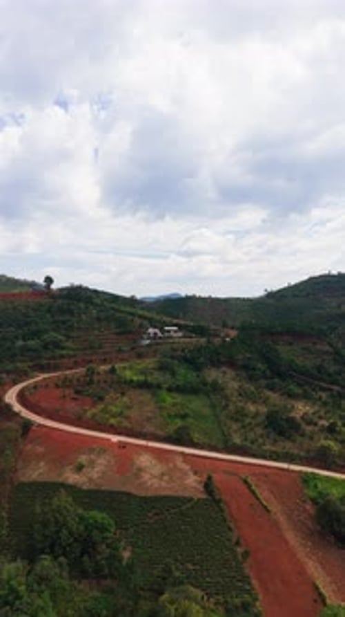 Explorez Lộc Tân à Bảo Lâm, Lâm Đng, au Vietnam, avec ses collines, ses routes et ses champs agricoles