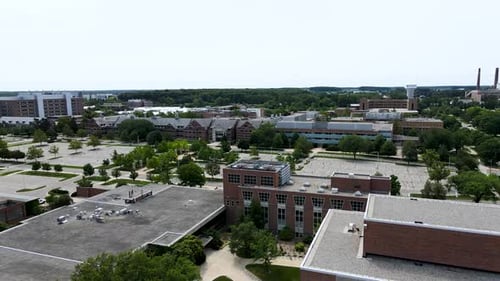 Panning left with Mavic Air 2 over campus.