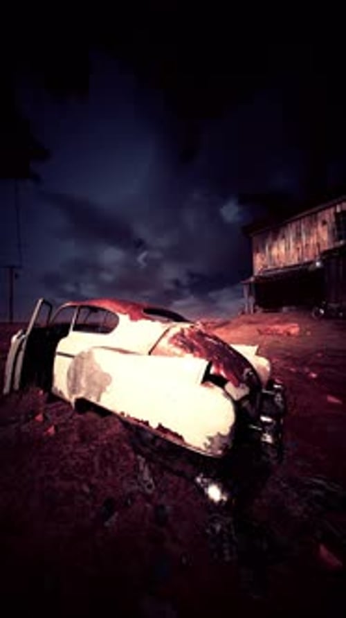 Coche varado en la tierra