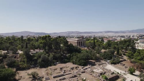 Vue aérienne circulaire d'Agoraios Kolonos et du temple d'Héphaïstos dans l'ancienne Agora d'Athènes, Grèce