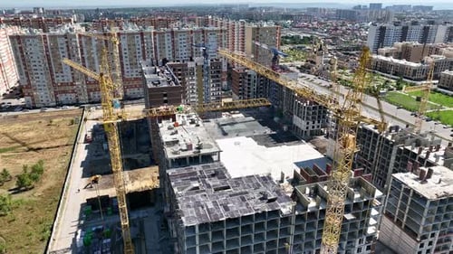 Draufsicht der Baustelle mit großen Betonabschnitten Wohnkomplex von Multi