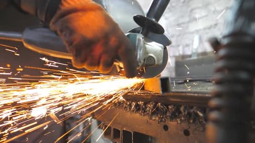 Craftsman Use Saw Cutting Machine to Cut Metal Detail