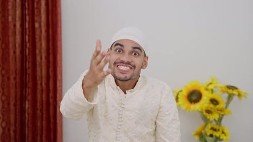 Homme musulman en colère se disputant