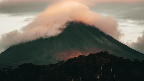 An incredible timelapse of the Arenal Volcano situated in La Fortuna, Costa Rica. The timelapse star