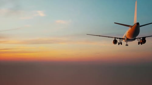 Flugzeug im Sonnenuntergang