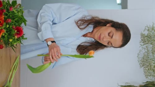 African Customer Buy Flowers in Shop Vertical Florist Girl Work Spring Bouquet