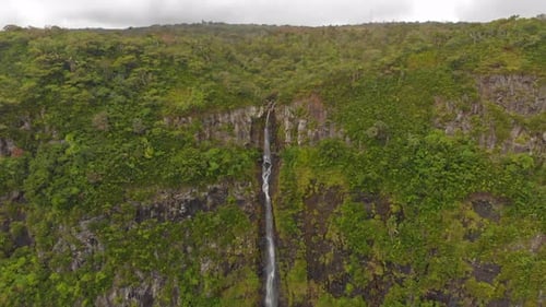Alexandra waterfall in Mauritius in 4K