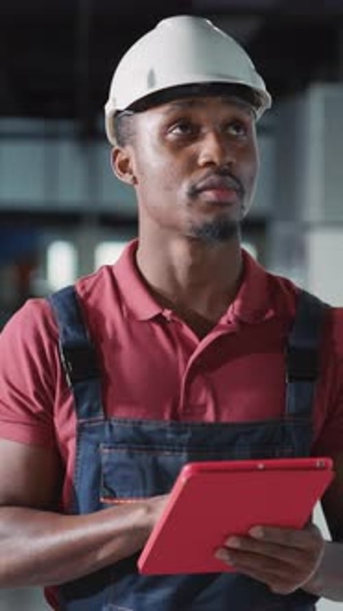 A Construction Worker is Actively Using a Tablet Onsite to Manage Tasks and Enhance Communication