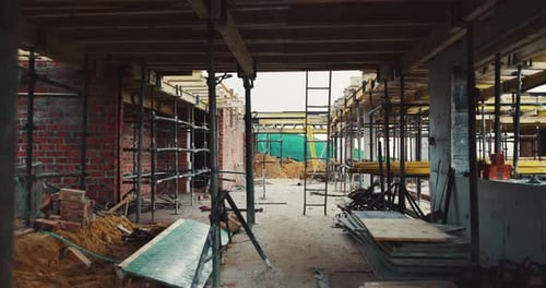 Construcción, arquitectura o construcción incompleta en el sitio para su desarrollo