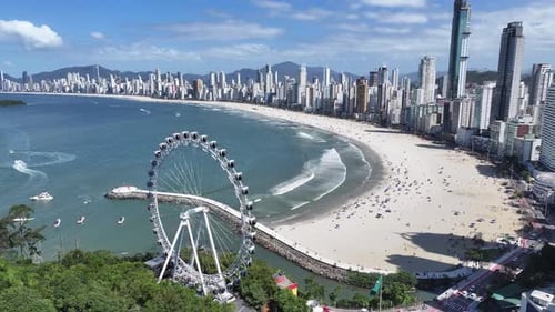 Paisaje de playa en Camboriú en Santa Catarina, Brasil.