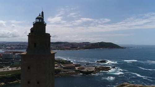 Vue aérienne du phare de la Tour d'Hercule (Torre de Hercules) situé dans la ville de La Corogne