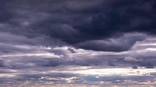 Nuages d'orage Théâtral se déplaçant dans le ciel Nuages Space Timelapse