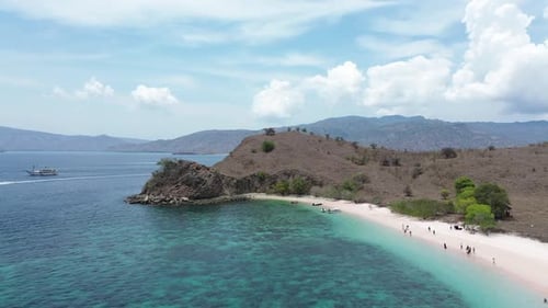Pink Beach Labuan Bajo