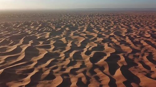 Luftbild der Sanddünen in der Wüste