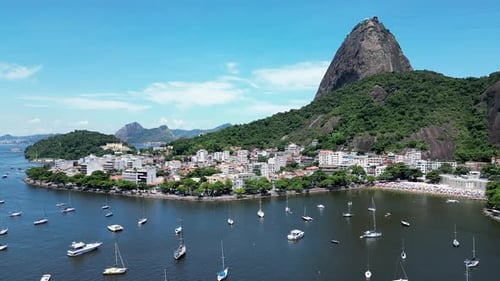 Pão de Açúcar no centro do Rio de Janeiro, no Rio de Janeiro, Brasil.